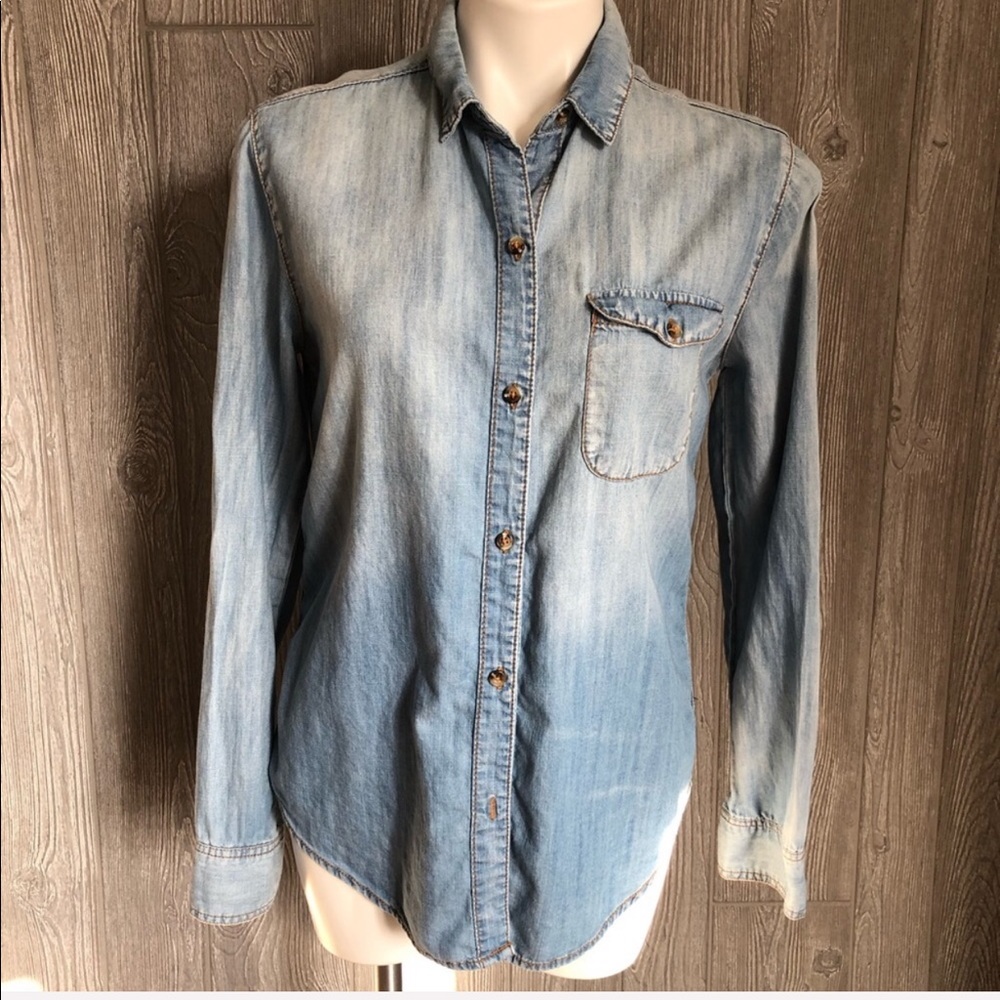 BDG Long Sleeve Denim Button Down Shirt w Pocket